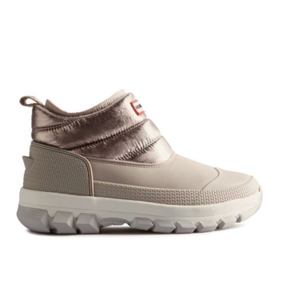 Hunter | Metallic Insulated Snow boot. Love them but fit true to size-I wearsz 9 - Picture 3 of 8